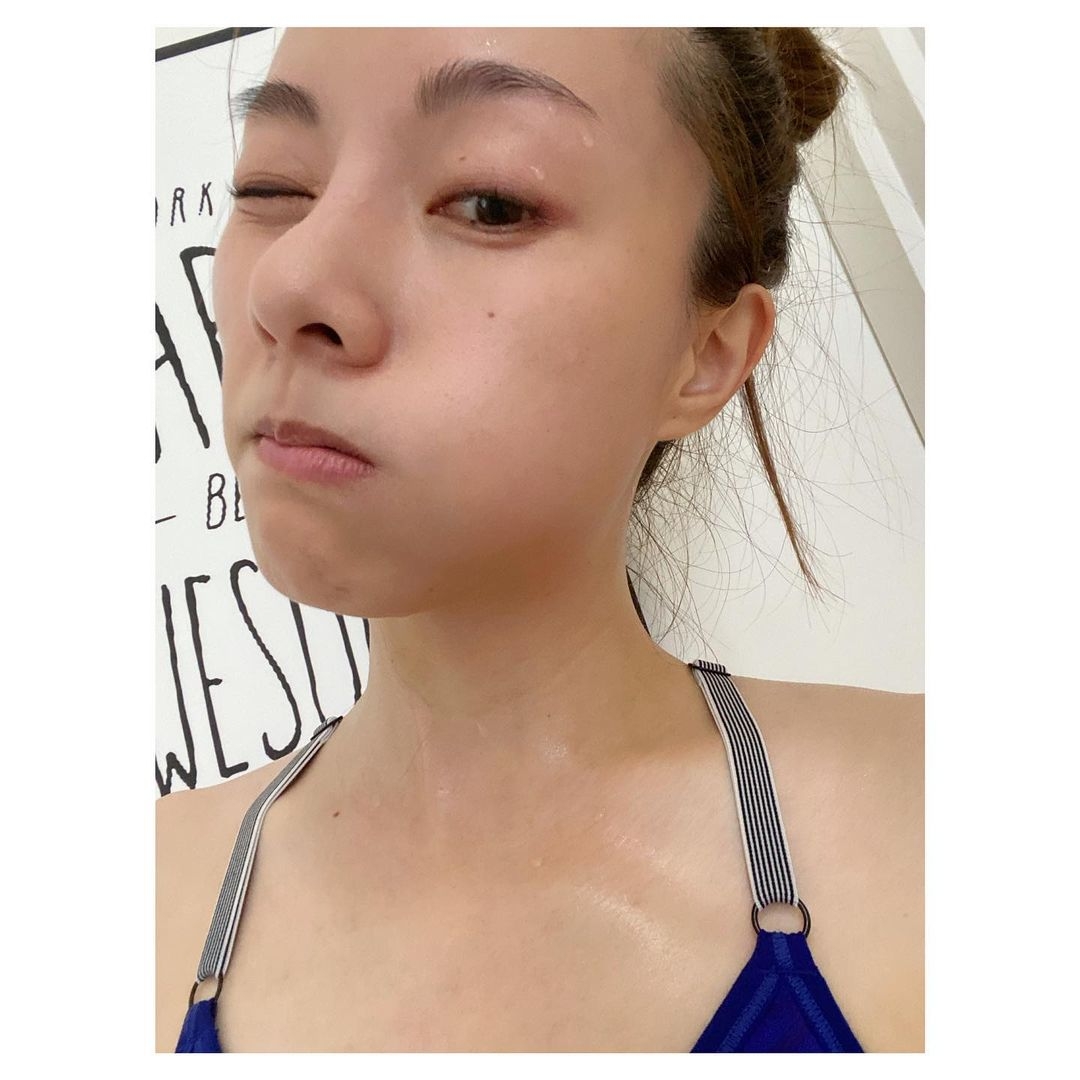 Stephy 平日不用工作時就更愛以素顏上陣, 素顏時看起來更像少女般青澀,令女生們相當羨慕!
