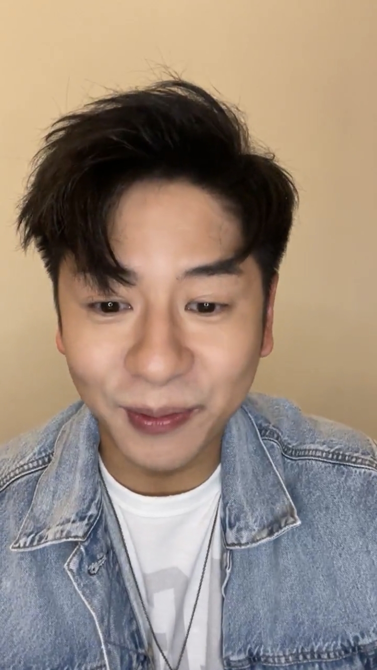 Alfred其後更在IG直播,跟粉絲互動唱歌