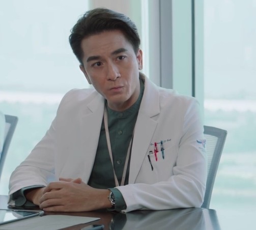 兩人雖然同樣是兒童外科醫生,但無論在個性、觀值格亦完全不同。不過後來,兩人卻因為一宗肝移植手術而再度重疊軌道。