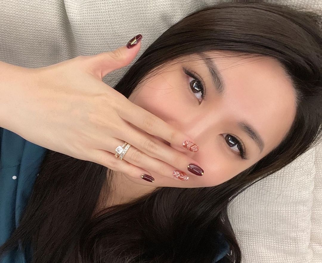 裕美又指林母看女仔比起賢淑與否,更著重條件,帶出去要「夠威」