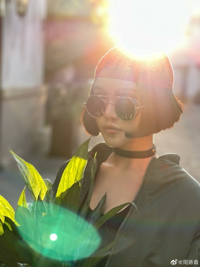 不過亦有不少網民勸喻她留回長髮,認為短髮和眉上瀏海不適合她