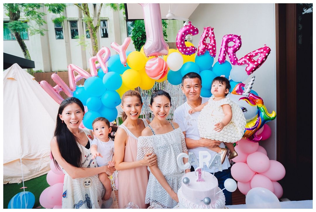黃婉佩(Race)與老公 David Loh 曾在囡囡 Cara 1歲生日時,悉心的把豪宅佈置成兒童遊樂園