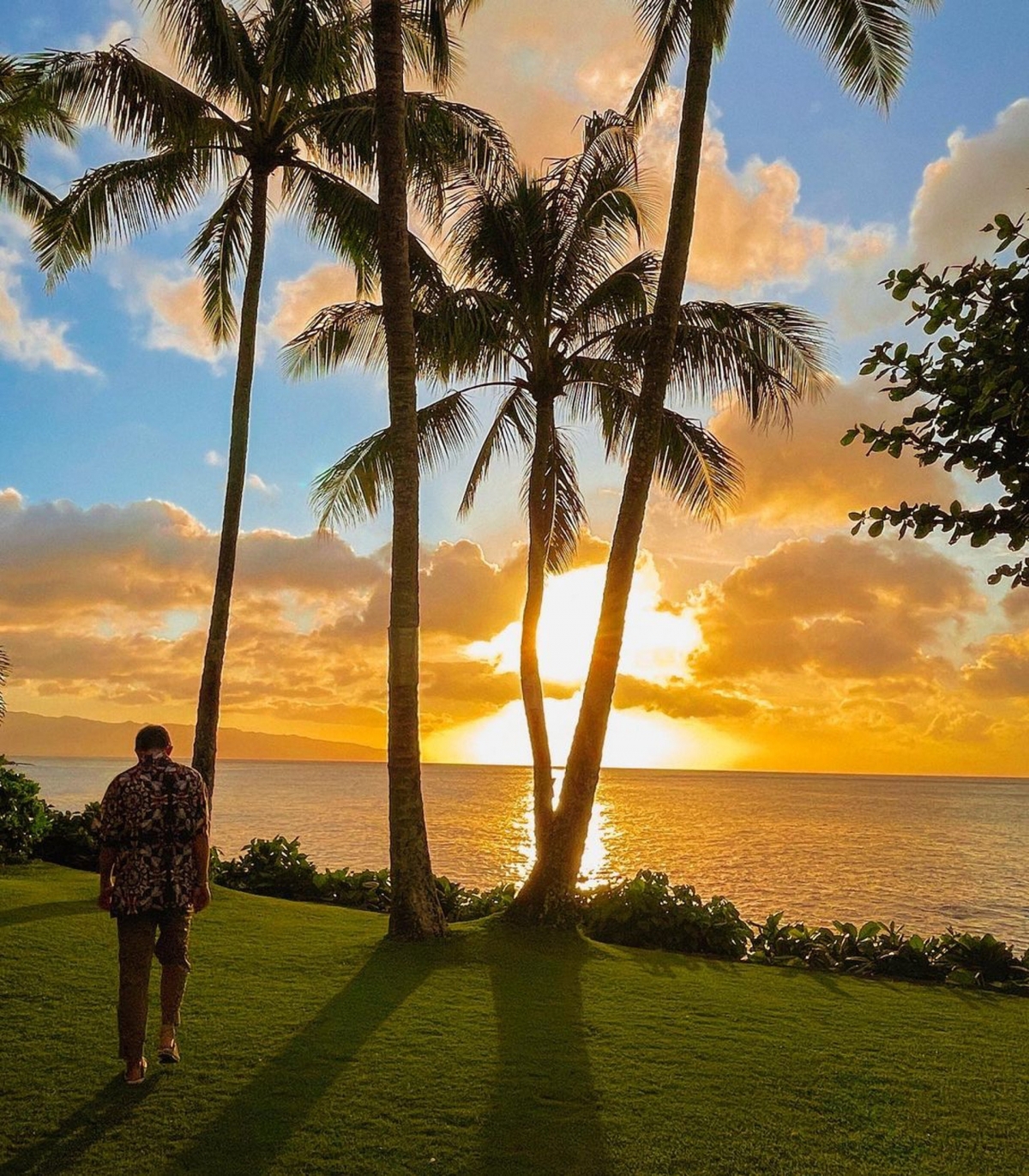 Edison 最近就乘私人飛機到夏威夷遊玩