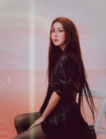 薛凱琪的臉型十分瘦削,大讚她終於撇甩包包面