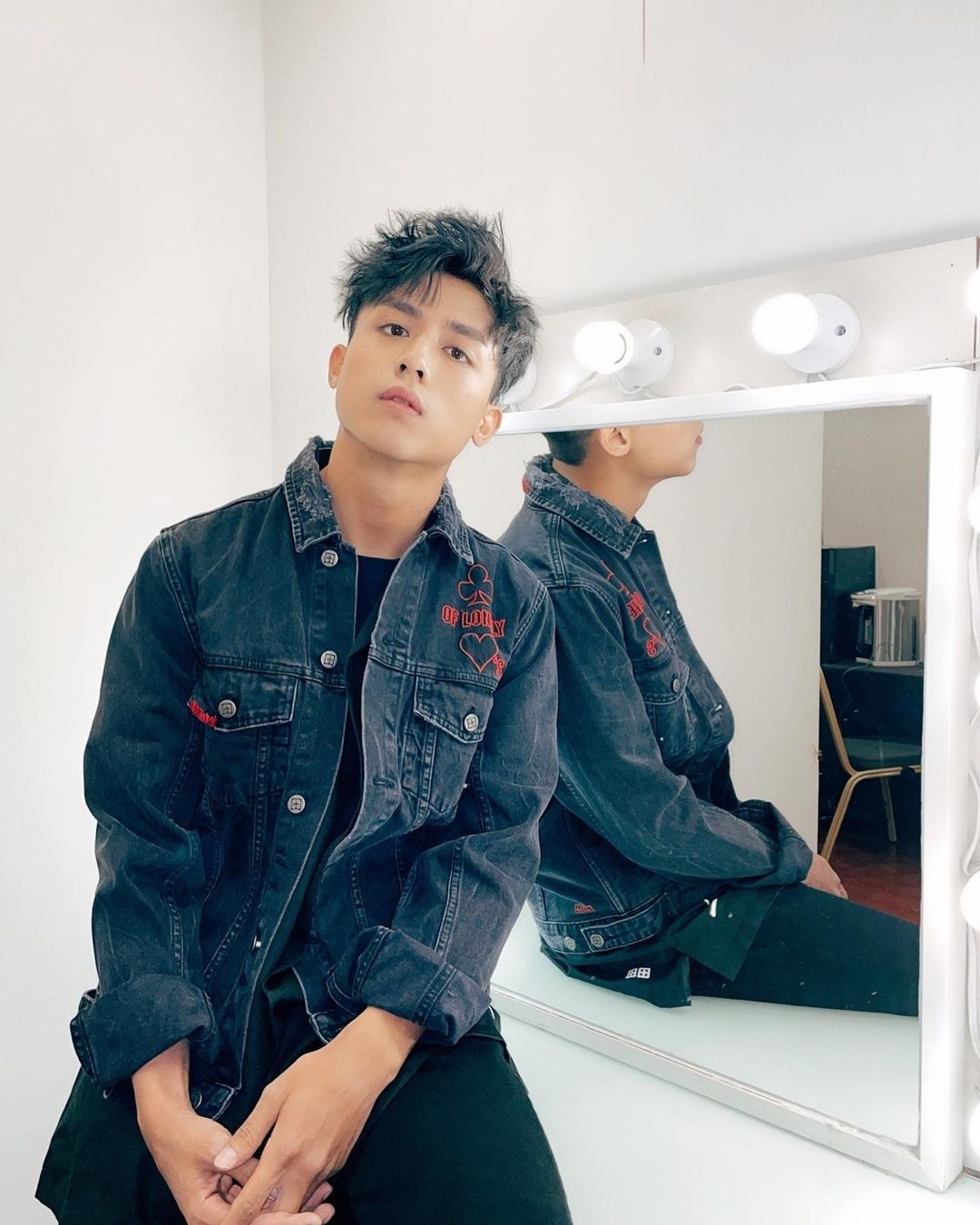 不少網民都大呻「香港人依家睇演唱會都咁難」、「100萬睇演唱會,當我水魚?」,大家又點睇呢?