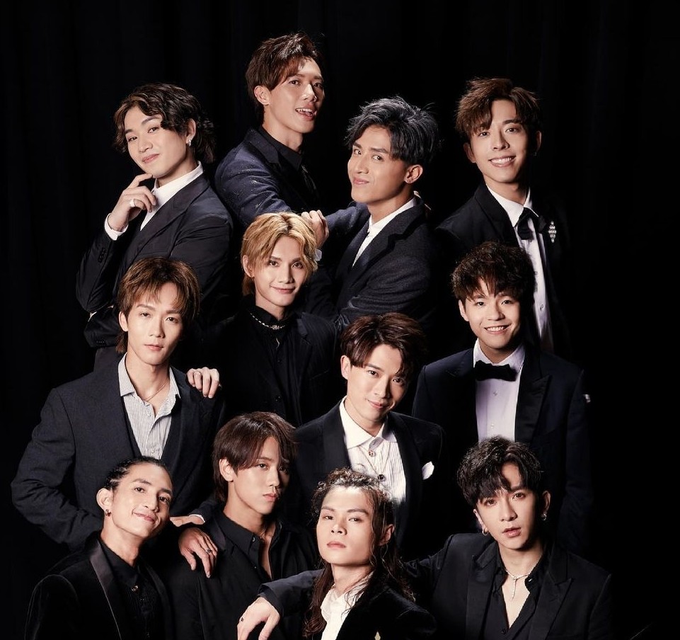 香港男團 Mirror 人氣持續高企,而近日這股 Mirror 旋風更席捲至內地,不過內地的網民對於 Mirror 的看法就顯然與香港人截然不同,不但攻擊各位 Mirror 的外表,而且更力踩「醜人含量太高」而掀起一陣熱議!