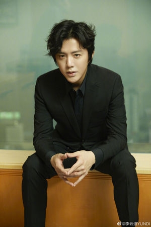 轉載了北京公安局的官方微博的影片,大讚警方有「金睛火眼」疑似曲直李雲迪事件