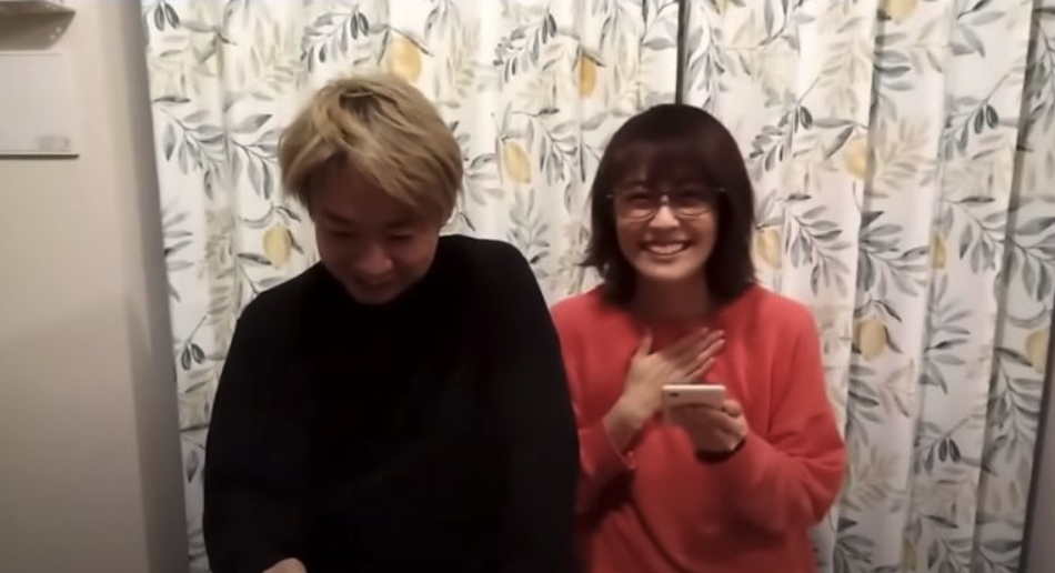 麻耶在影片中不時突然大笑等行為更讓人覺得她的精神狀態出現問題