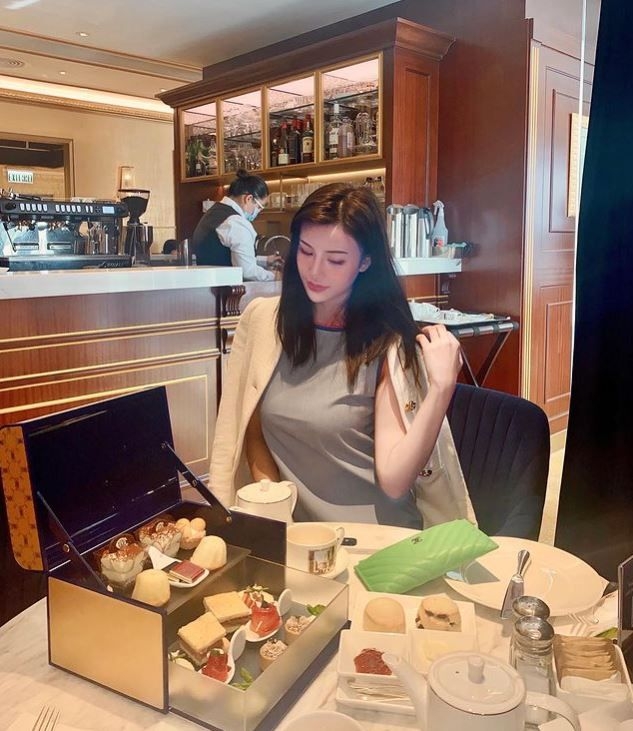 高鈞賢女友吳玥彤父母在內地經商,絕對是城中的「億萬千金」