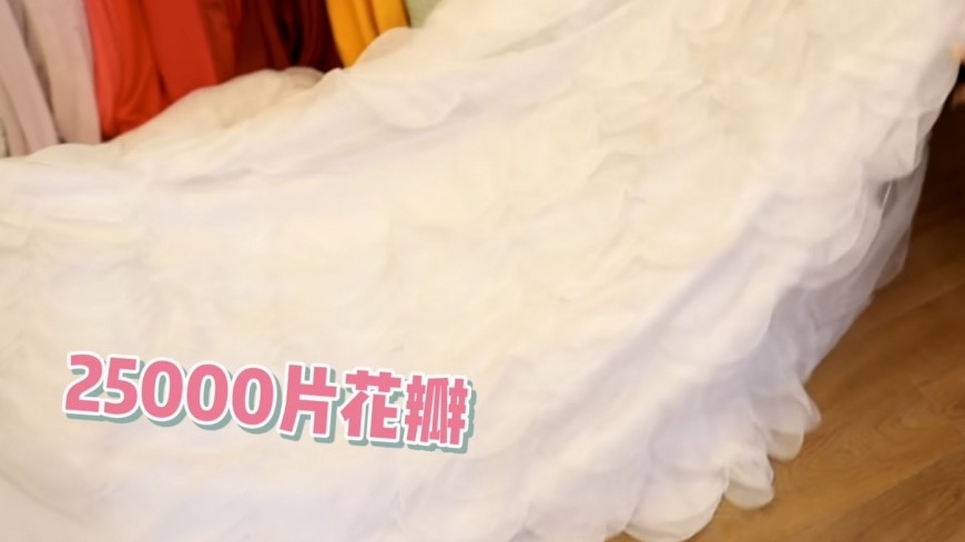 余晚晚(Wendy)曾穿過這件裙出席 2018 年的 Met Gala