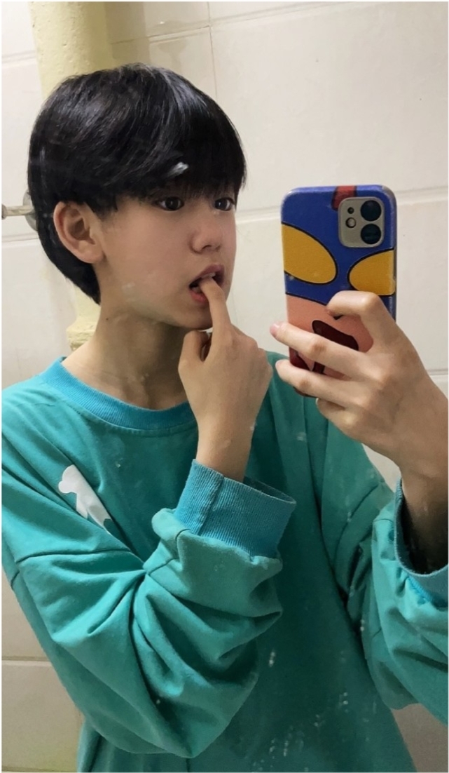 12歲的成員付佳源突然在社交媒體以長文自白,坦白承認自己其實是個女生