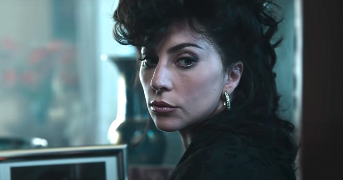 當中率先讓 Lady Gaga 帥氣的「時尚黑寡婦」造型曝光