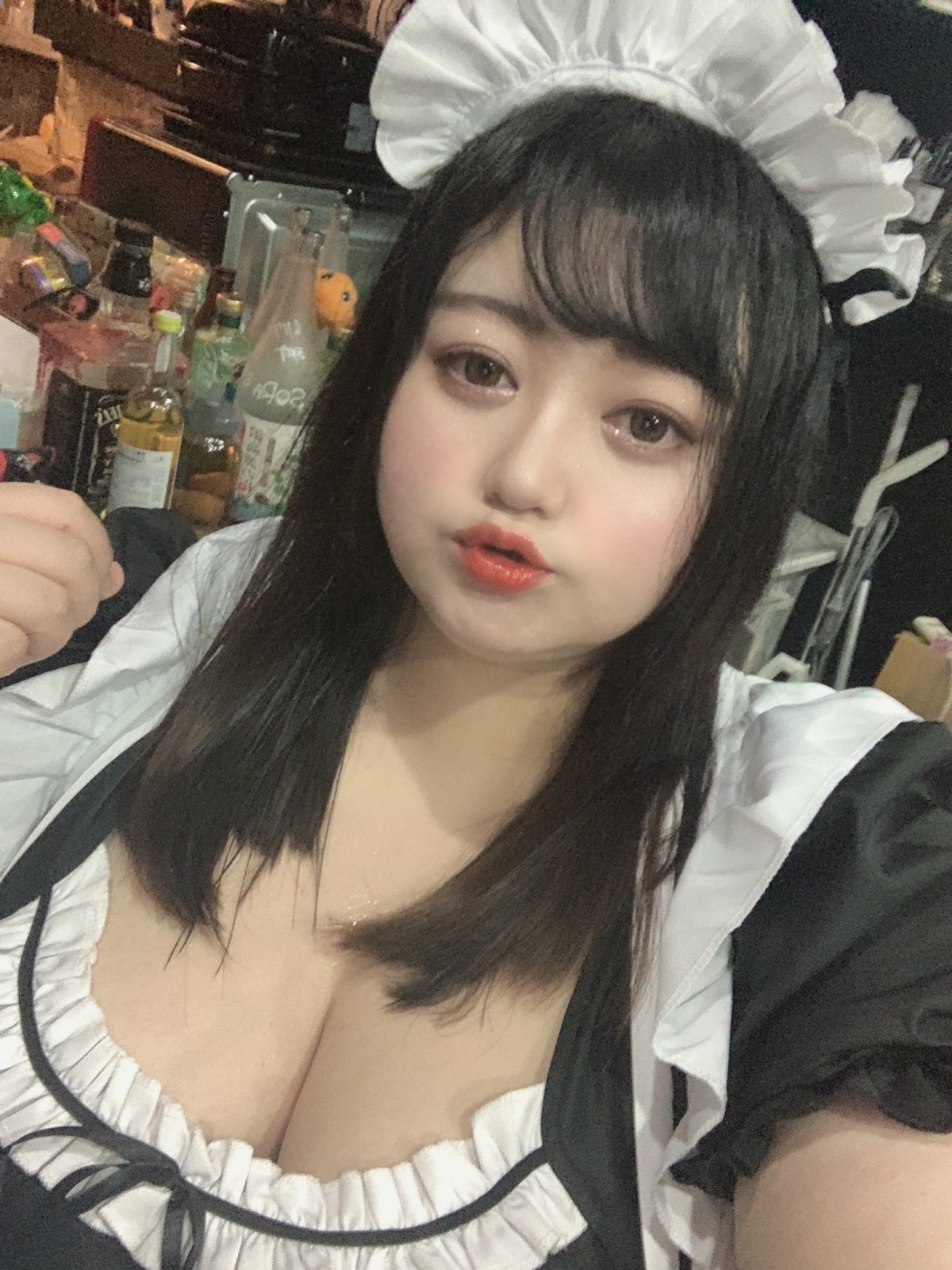 Emix 的外貌被形容為「天生顯瘦臉」能看出她原本的輪廓線條是張完美的瓜子臉