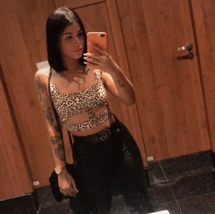 巴西一名網紅近日美甲後,拇指就出現腫痛流濃,醫生懷疑是她美甲時造成的小傷口引發細菌感染