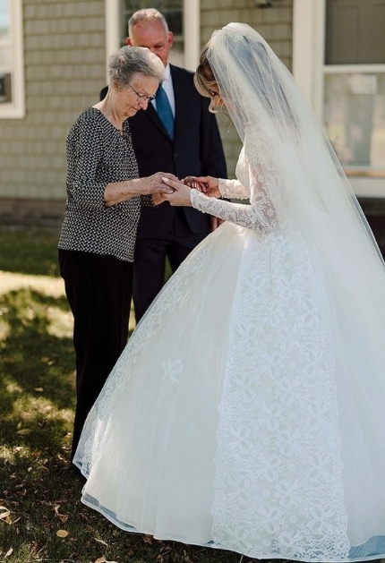 出嫁當天祖母及父親感觸落淚