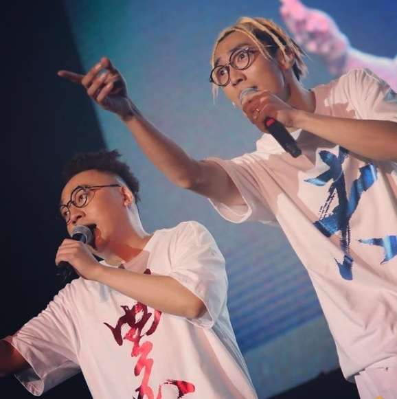 C君擔任J2台的創意總監孖曾志偉和黃祖藍搞節目製作。