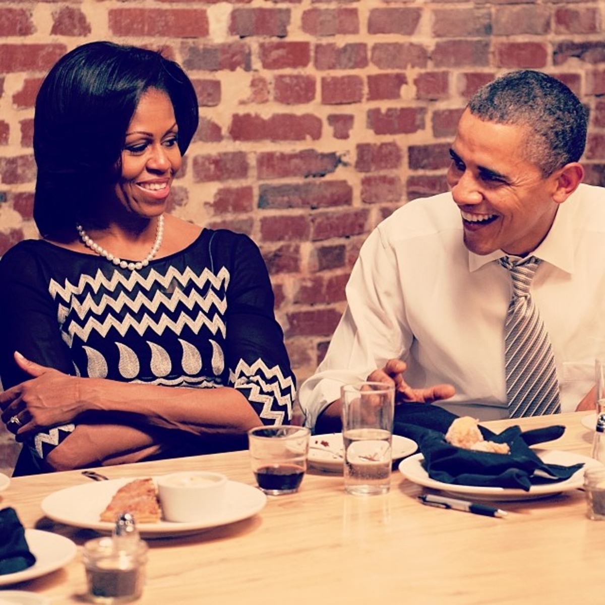 奧巴馬(Barack Obama)與老婆米歇爾第一次見面時,男方卻遲到