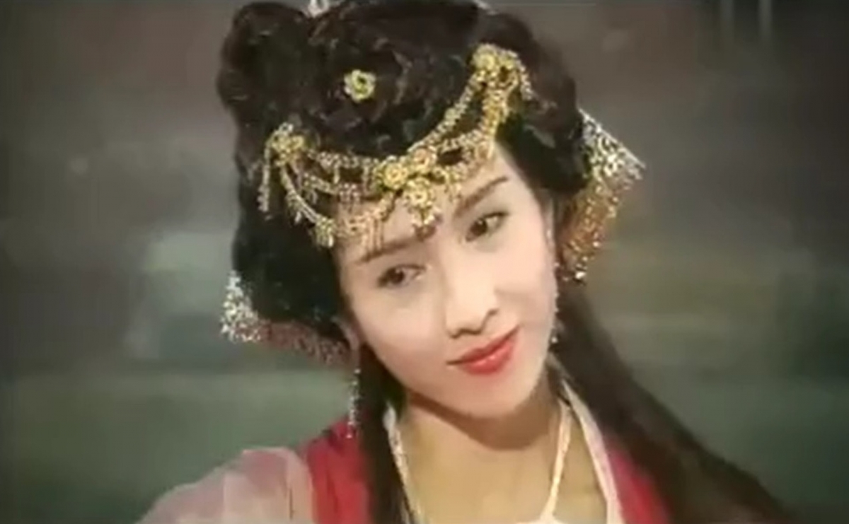 黎姿當年達美貌巔峰,美艷動人造型媲美《金枝欲孽》