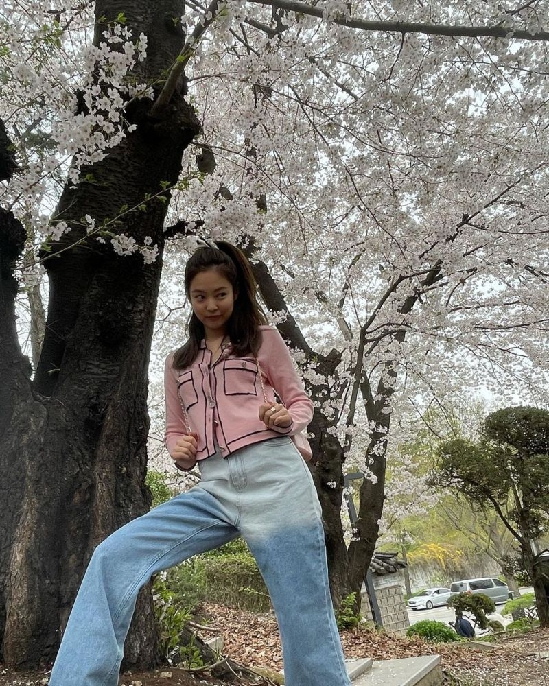 Jennie 也曾有幾次失手被其他女星比下去,早前她就被指與一位內地女星撞衫而慘敗