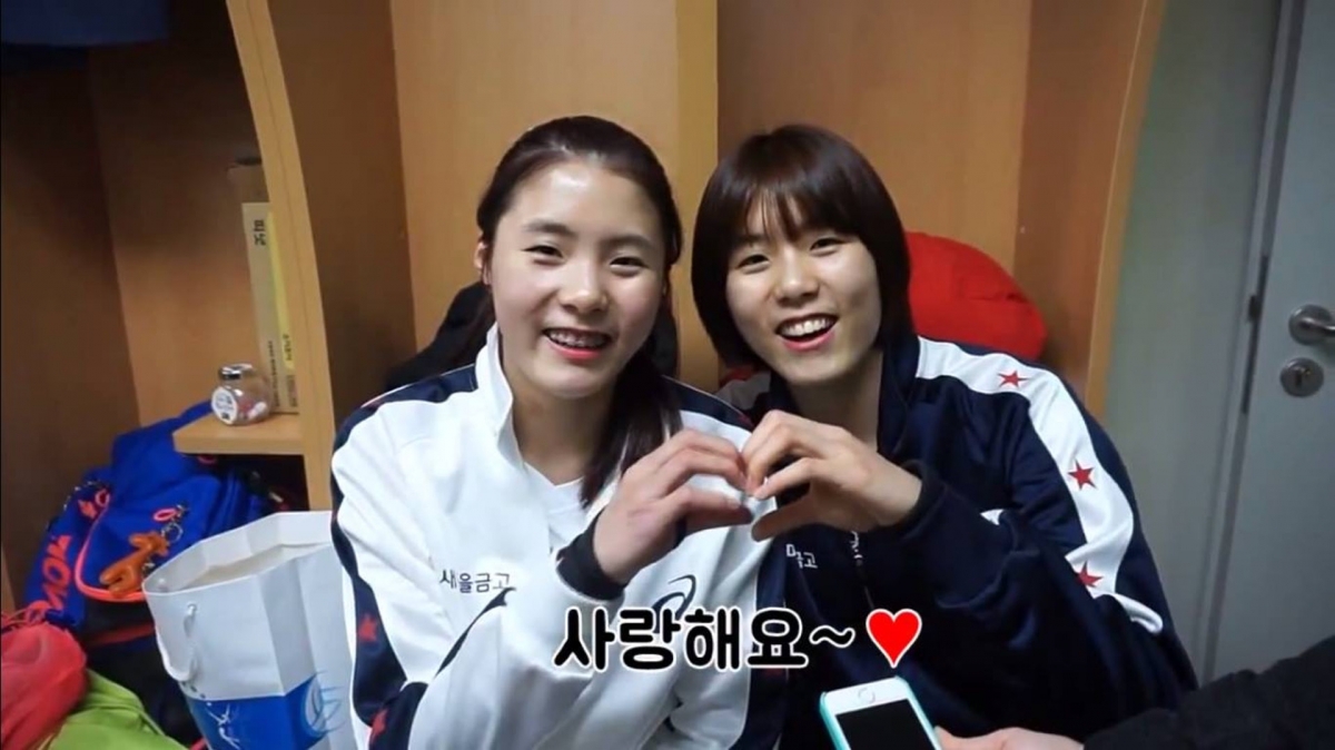 李多英更被曝光整容前的照片,指原本就是一個樣貌普通