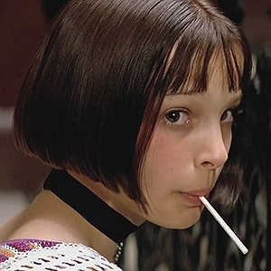 刻意打扮成《這個殺手不太冷》中 Mathilda 的樣子