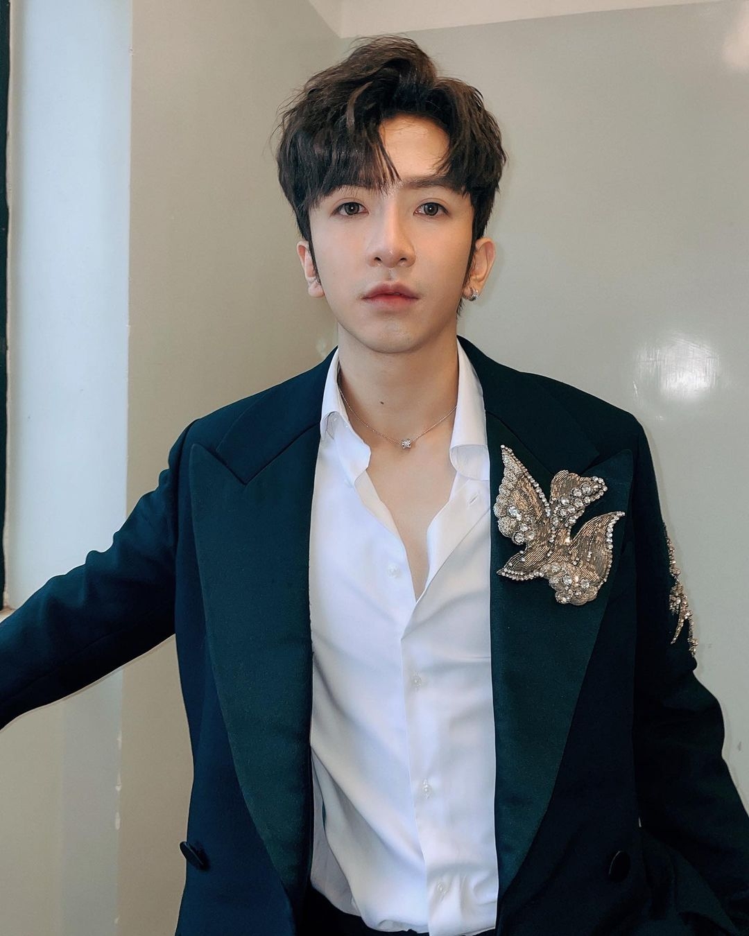 早前主辦單位終於正式公佈是次演唱會的其餘 3 個換飛方法,其中一個禮遇更竟然是可以直接入後台與6子合照,令一眾鏡粉瘋狂!不過獲得門票的門檻當然沒有想像中容易,最簡單直接的方法當然是-課金支持!