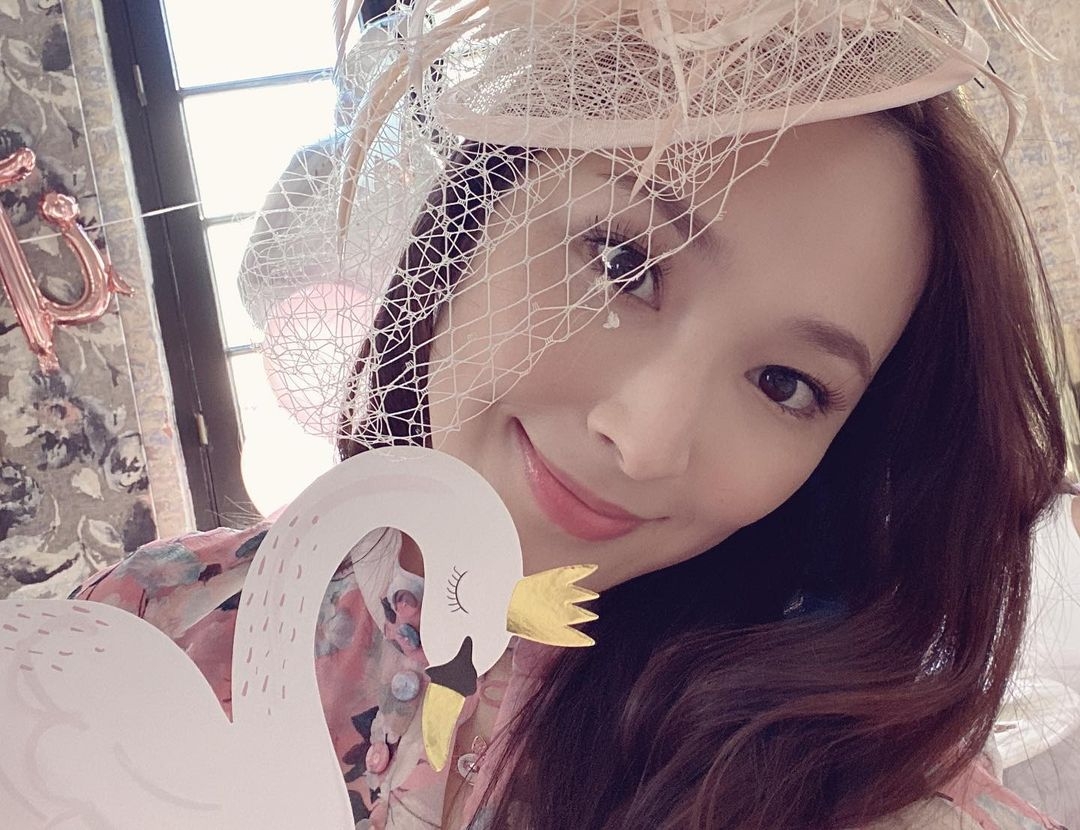 現年 43 歲的台灣藝人吳佩慈自為內地百億富商男友紀曉波 5 年生 4 子,及後淡出娛樂圈