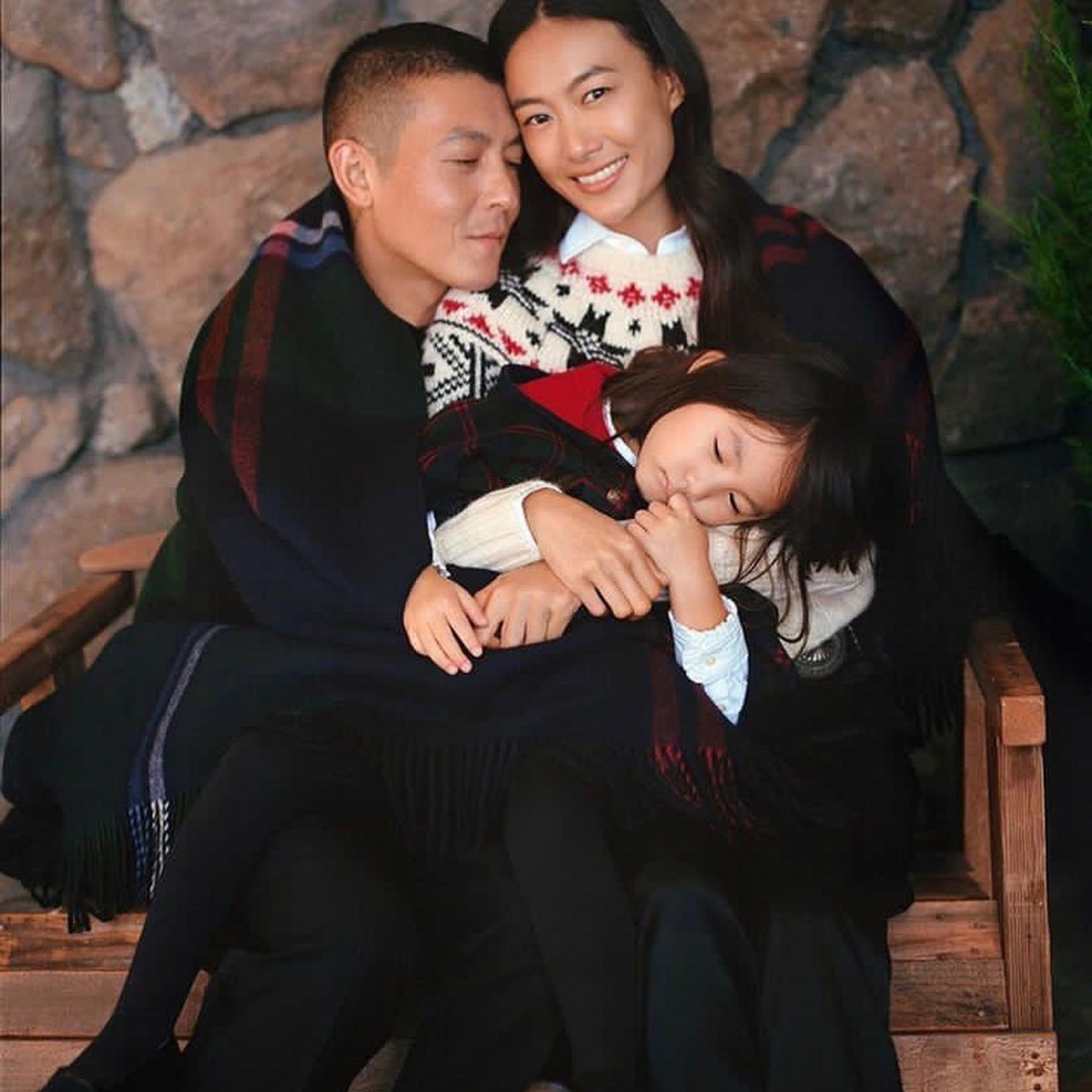 陳冠希（Edison）與老婆秦舒培婚後育有一女Alaia，一家三口定居美國過著溫馨的家庭生活