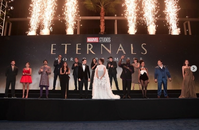 《永恆族》電影講述七千年前來到地球的神族,各自發揮能力保護人類免於變異族侵害的故事。