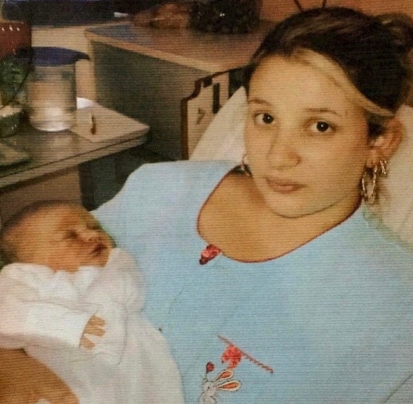 33歲三孩之母16歲誕下長女