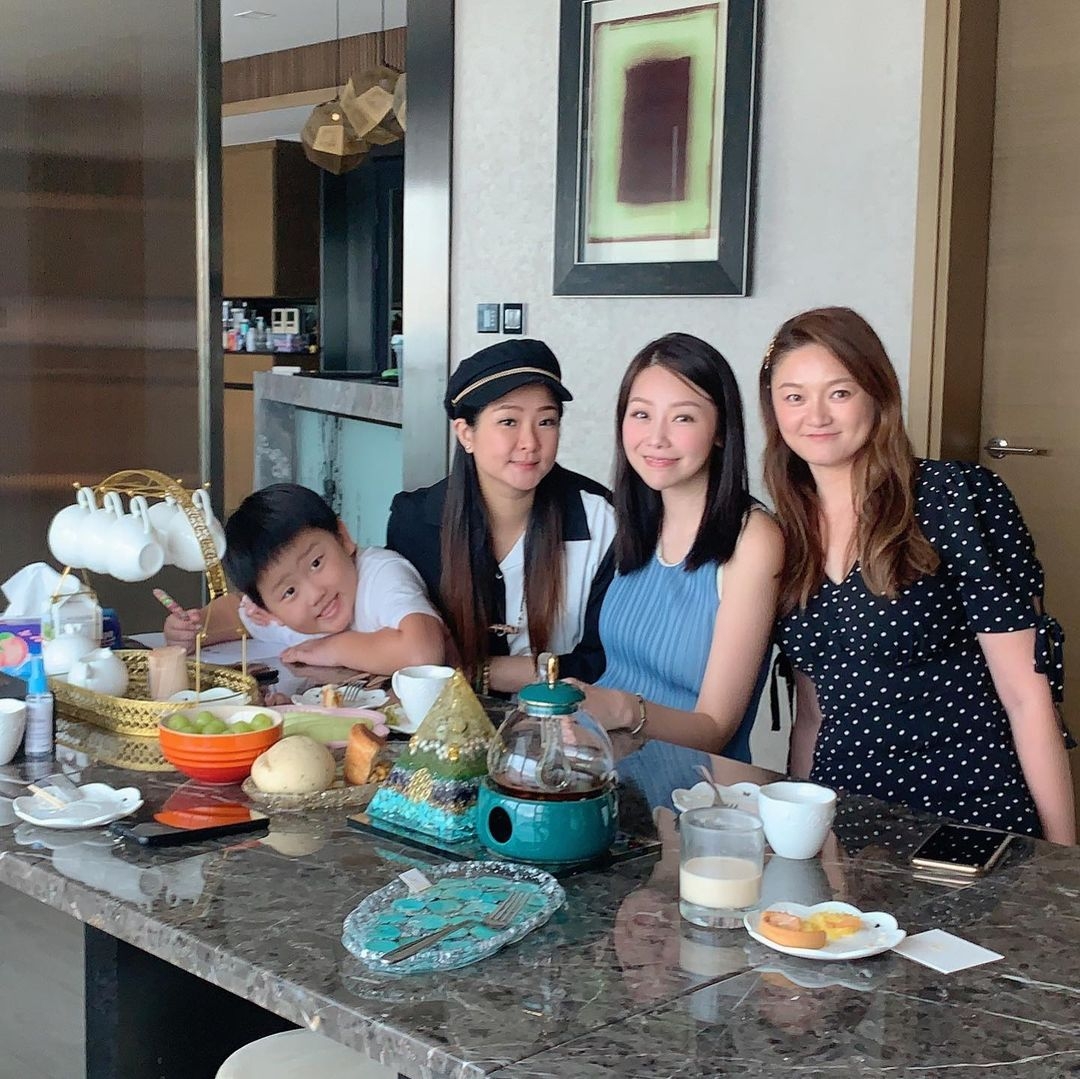 張韋怡新豪宅亦很有貴氣,有酒店式雲石設計的裝修