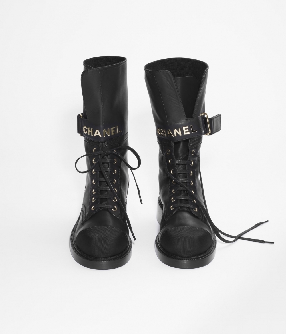 CHANEL 這雙 Lace-ups 貫穿了品牌的復古風格,增添中性個性的時尚氣質!