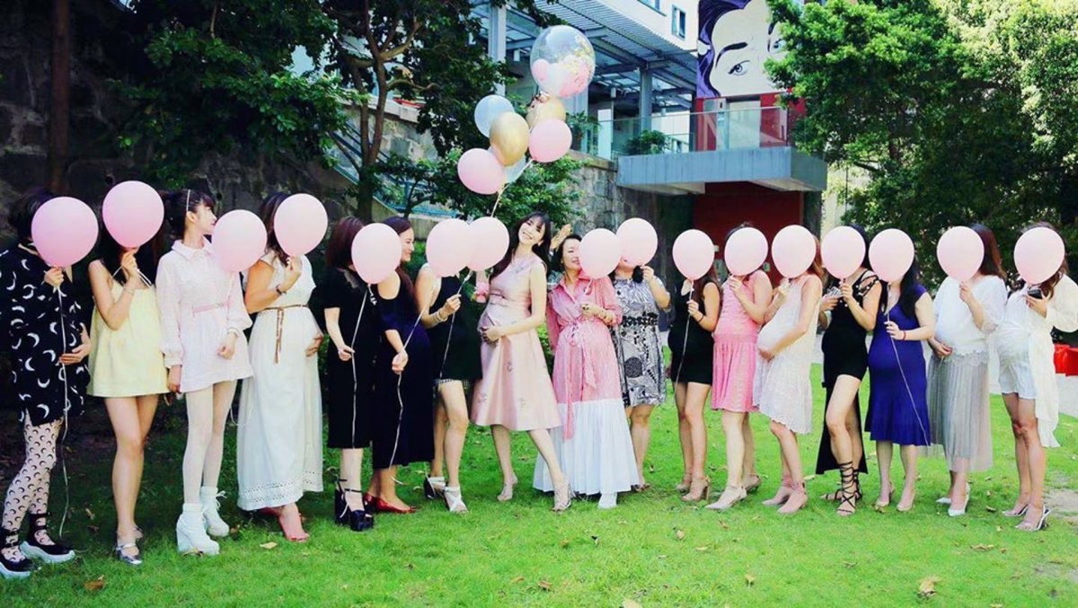 吳佩慈不時會大搞不同主題的聚會,相當甜蜜!