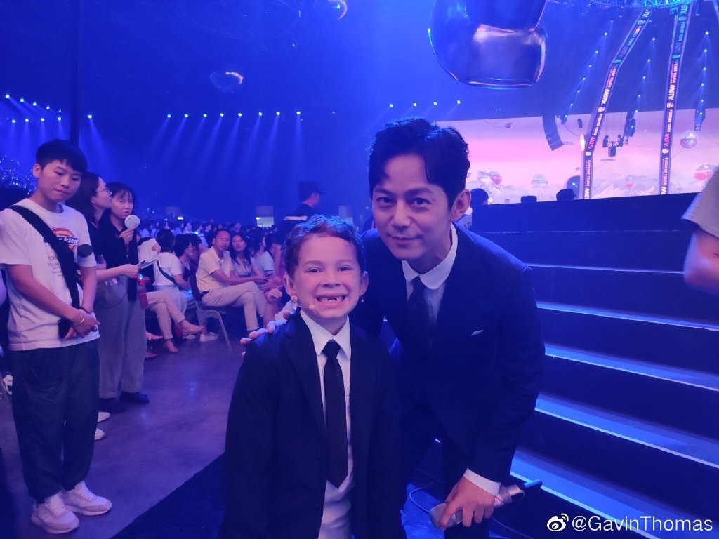 內地的經理人團隊一看到 Gavin 在中國高人氣,就紛紛看準商機,為年紀小小的 Gavin 在內地開微博、搞粉絲活動!