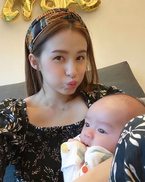 39歲的沈卓盈今年5月誕下囝囝 Jayden後,專心湊B過著幸福的新手媽媽生活。