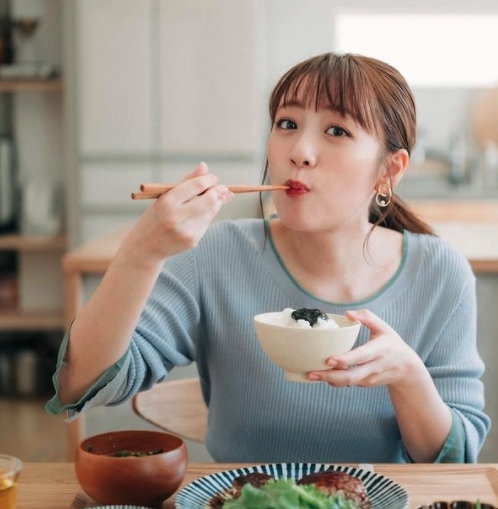 高橋南指她自交往以來到婚後5年間都沒有看過對方刷牙