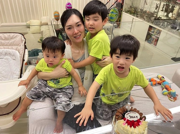 葉翠翠婚後聘請了兩名菲律賓女傭幫手照顧孩子,但可惜首次顧傭就中伏!她指兩位菲律賓女傭原來是姊妹關係,而且更沒有工作經驗!