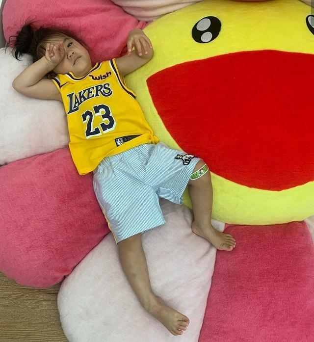 Alaia十分喜愛的巨型村上隆花的咕?亦曾經造成熱話