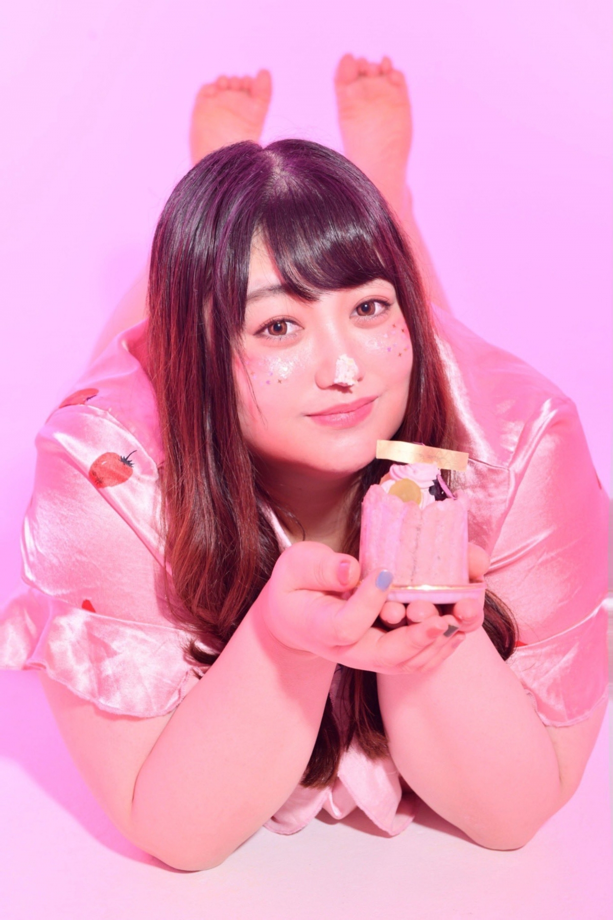 「只放臉部我真的會誤以為是橋本環奈本人」、「嚇死我了差點以為女神崩壞」、「是吃胖了的橋本環奈嗎?」