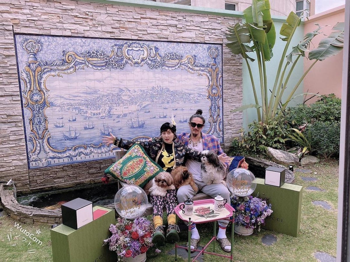 何超儀曾分享豪宅的內部環境,過去曾跟老公陳子聰大搞戶外花園小型派對