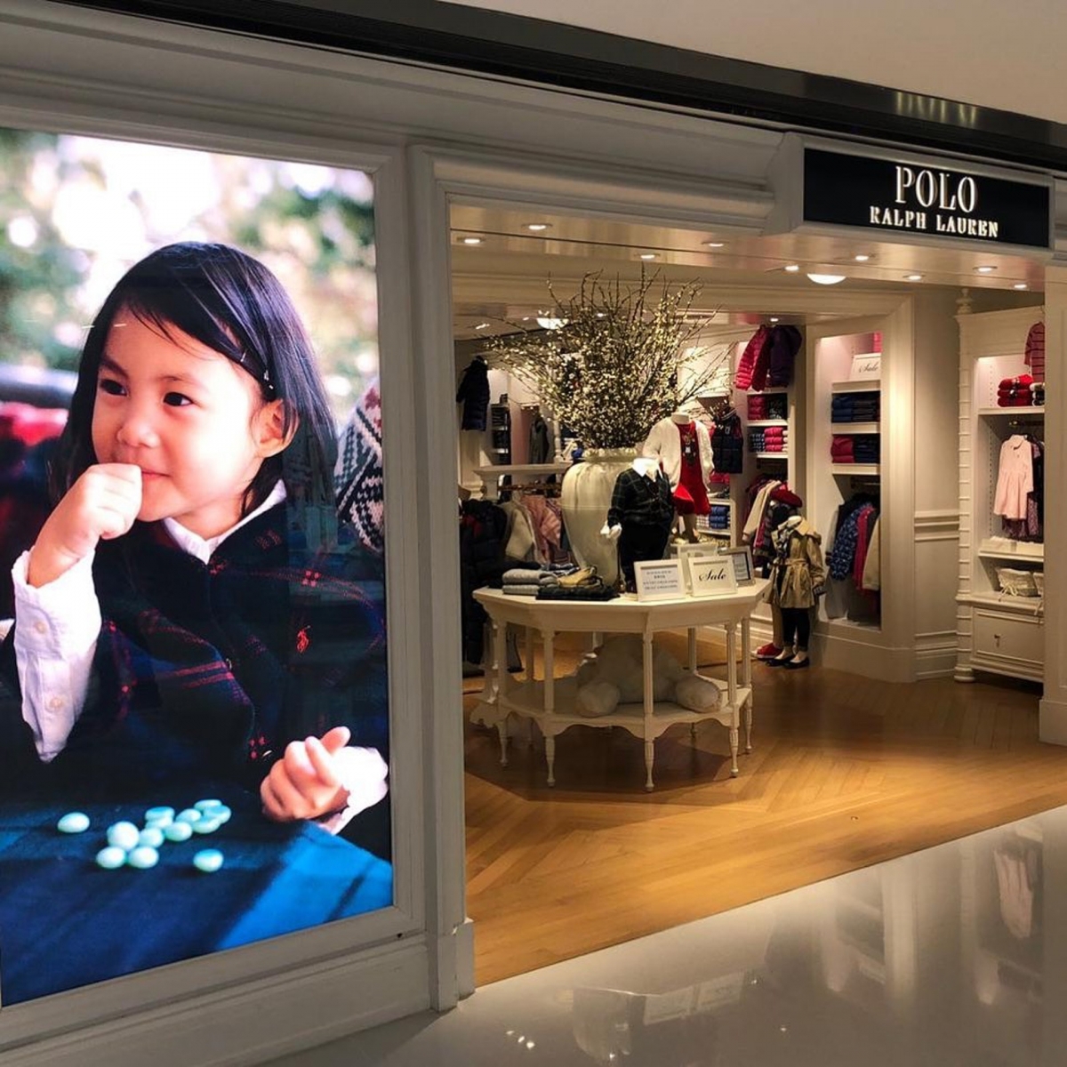 陳冠希女兒Alaia4歲輪廓已十分清晰是超有潛質的星二代