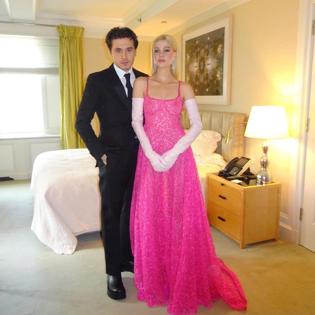日前 Brooklyn 與未婚妻一同亮相 Met Gala