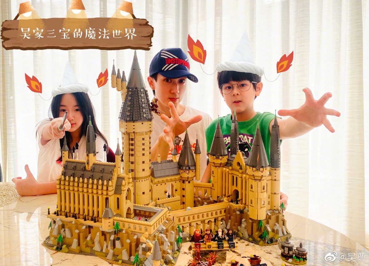 吳尊亦會陪伴Nei nei和Max砌Lego、看電影、做運動,享受親子樂!