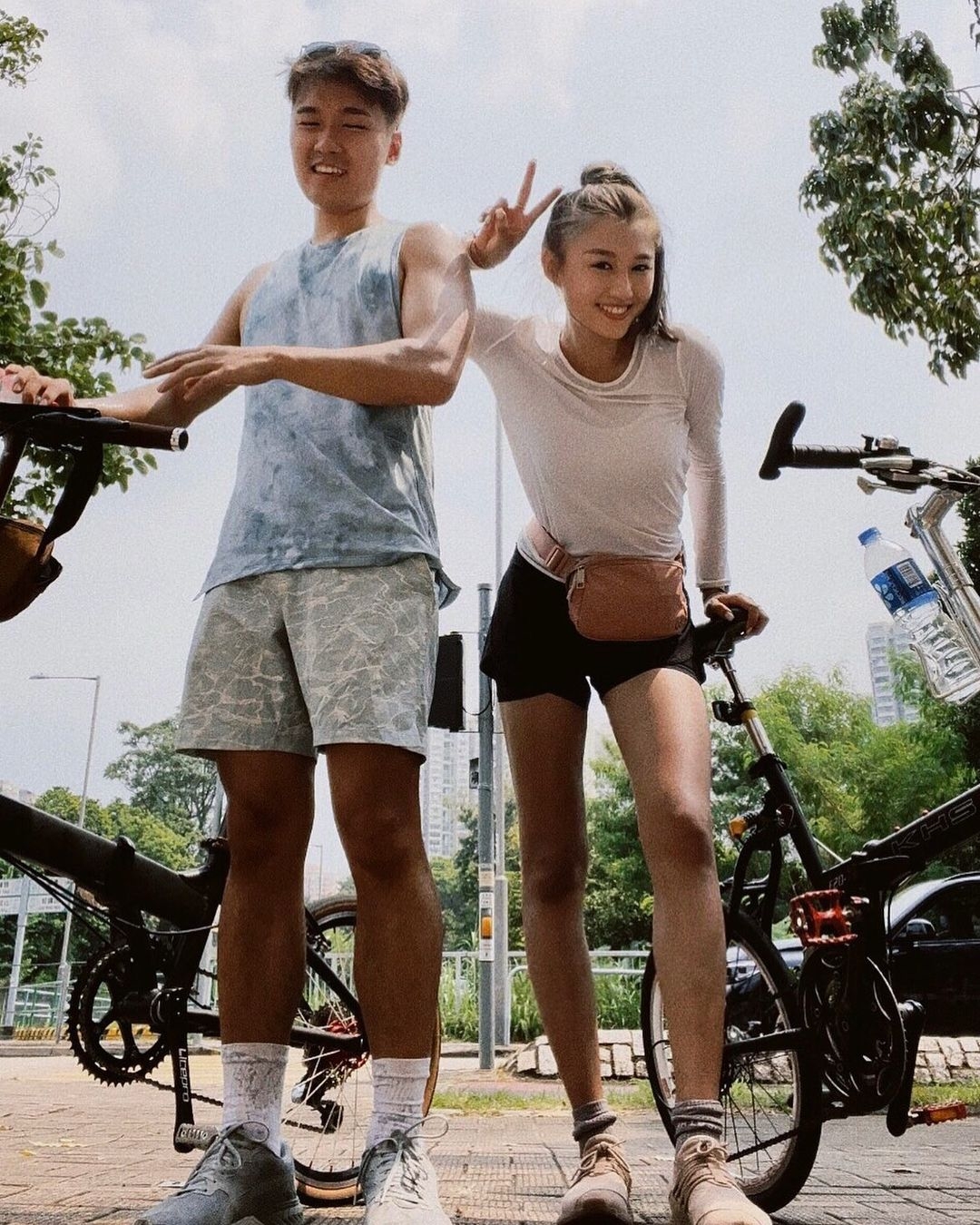 而在上周的節目播畢後,不少網民都發現原來這幾對「賭命夫妻」都絕對不是等閒之輩或平凡素人,有幾位甚至是有財有勢的上流一族,與大家想像中的素人真人騷未免略有出入!