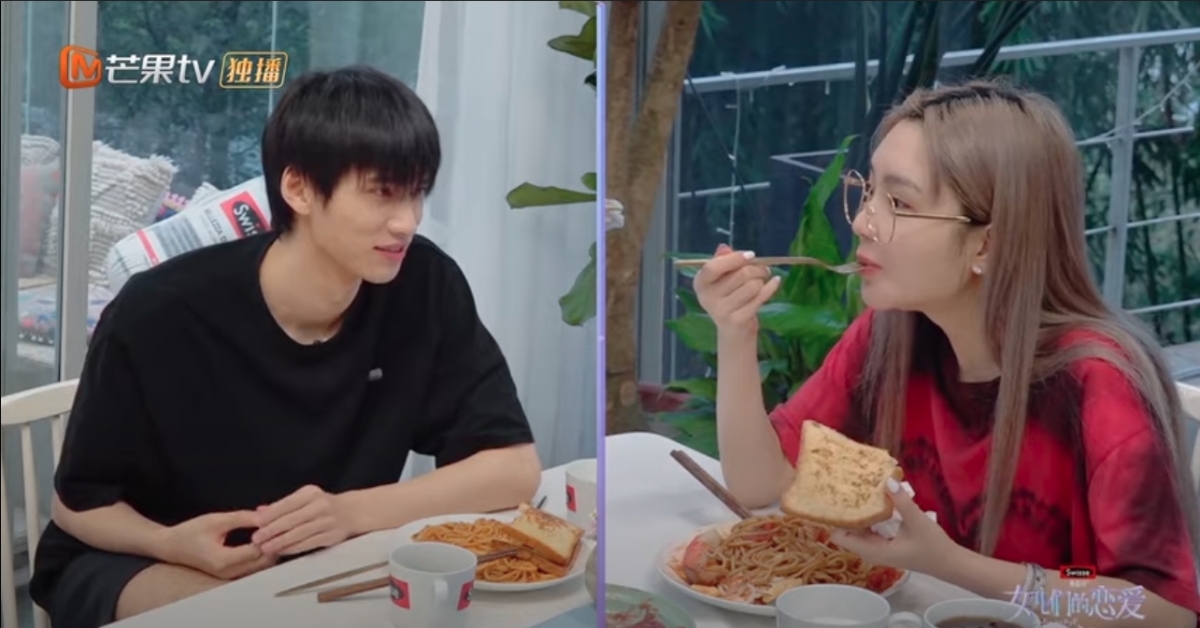 兩人更滿心歡喜,含情脈脈地對望!