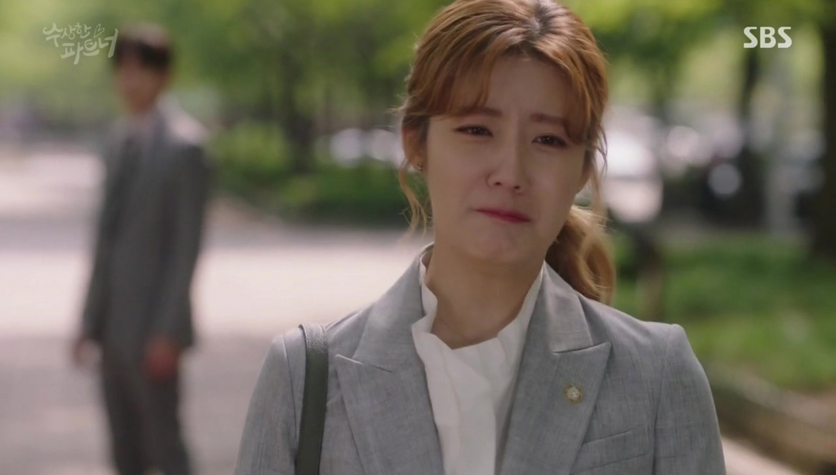 樓主應該叫該女友玩交友 App,並約別的異性約會,相信男性朋友對此並「不介意」