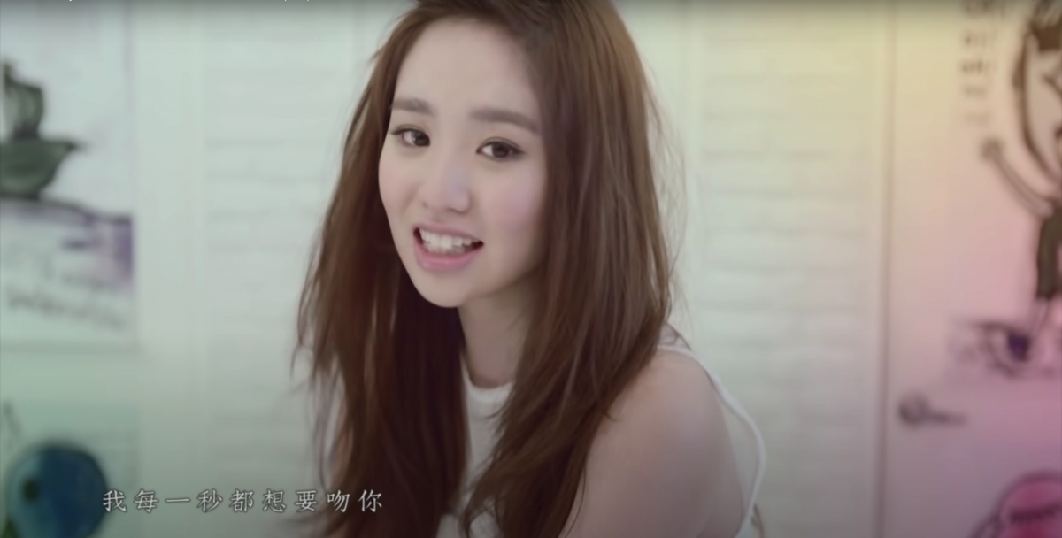 Kimberley出道9年,當年憑《愛你》一曲爆紅~