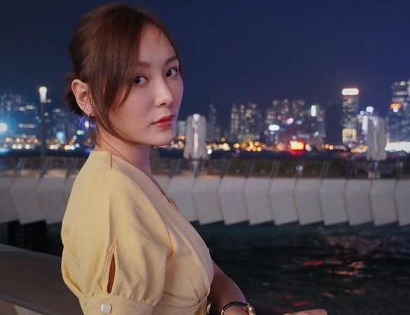 擁有傲人身材的何珮瑜(Jeana)10年前靠《喜愛夜蒲》一戲彈起