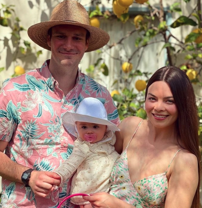 Scarlett Byrne 近日結婚誕下女兒!