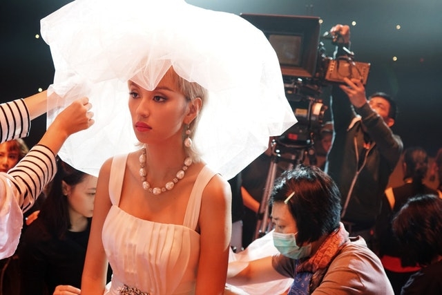 梅艷芳曾在告別演唱會講過:「我也曾經有數次穿婚紗的機會」